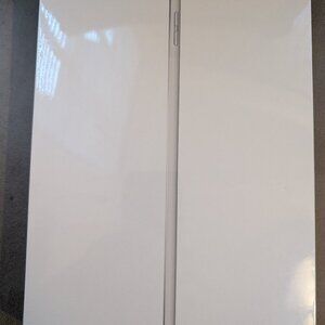 Apple Silver Tablet with Advanced Features